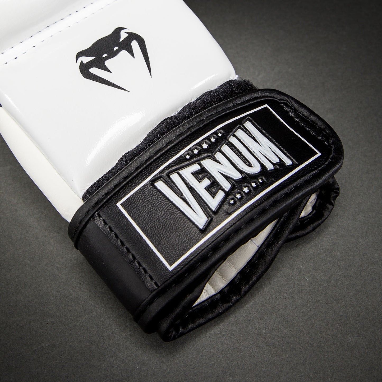 Venum Attack 2.0 Sparringhandschuhe – Schwarz/Weiß