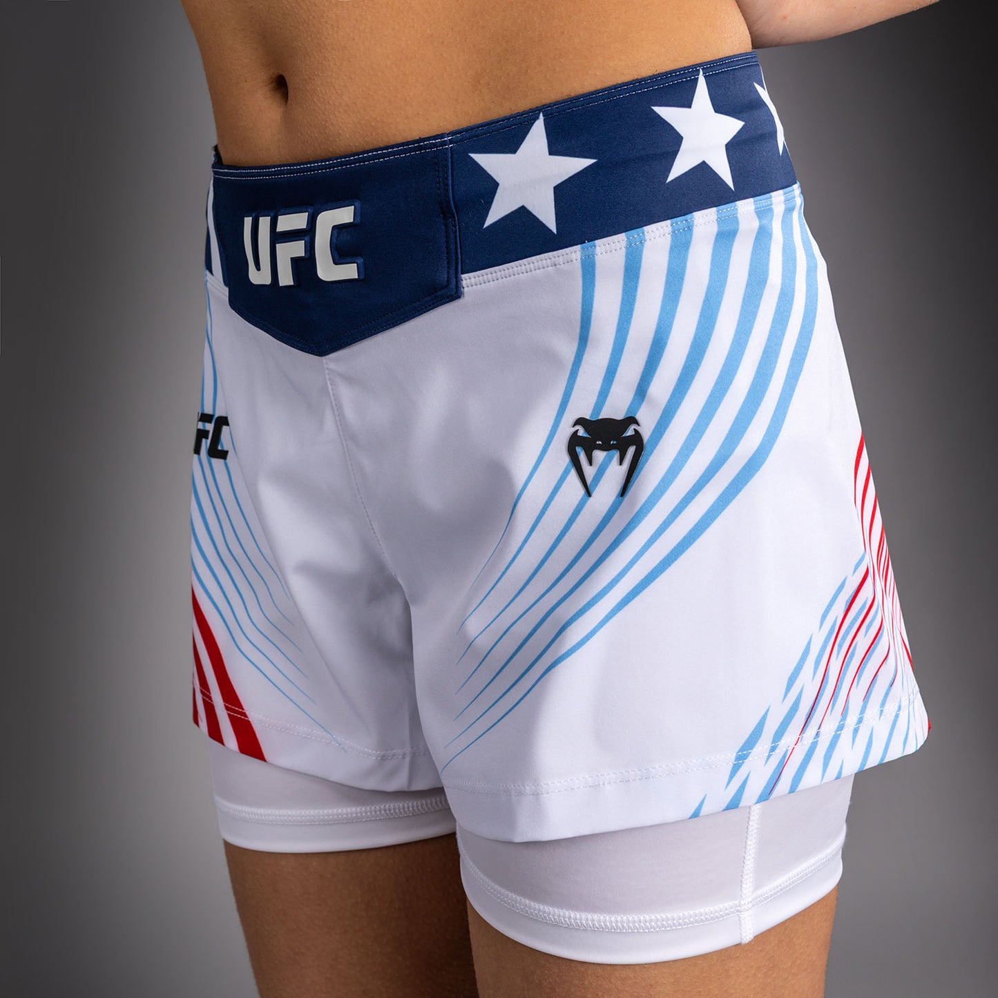 Official UFC Freedom 250 by Venum Authentic Fight Night Fight Shorts für Damen - Weiß