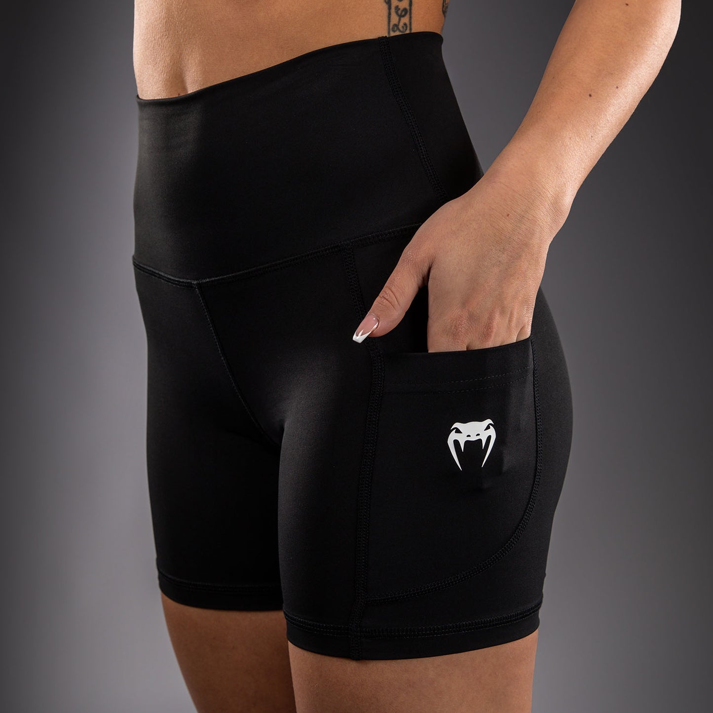 Venum Essential Kompressionsshorts - Schwarz