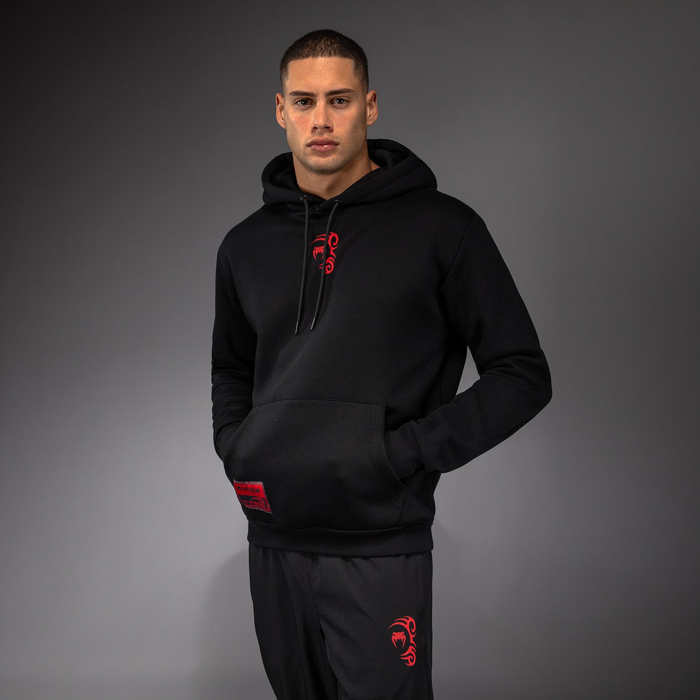 Venum x Mike Tyson Tiger Hoodie - Tiefschwarz/Intensivrot