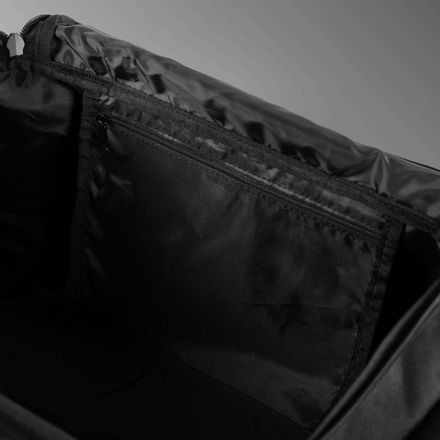 Venum Essential Sporttasche (61L) – Schwarz