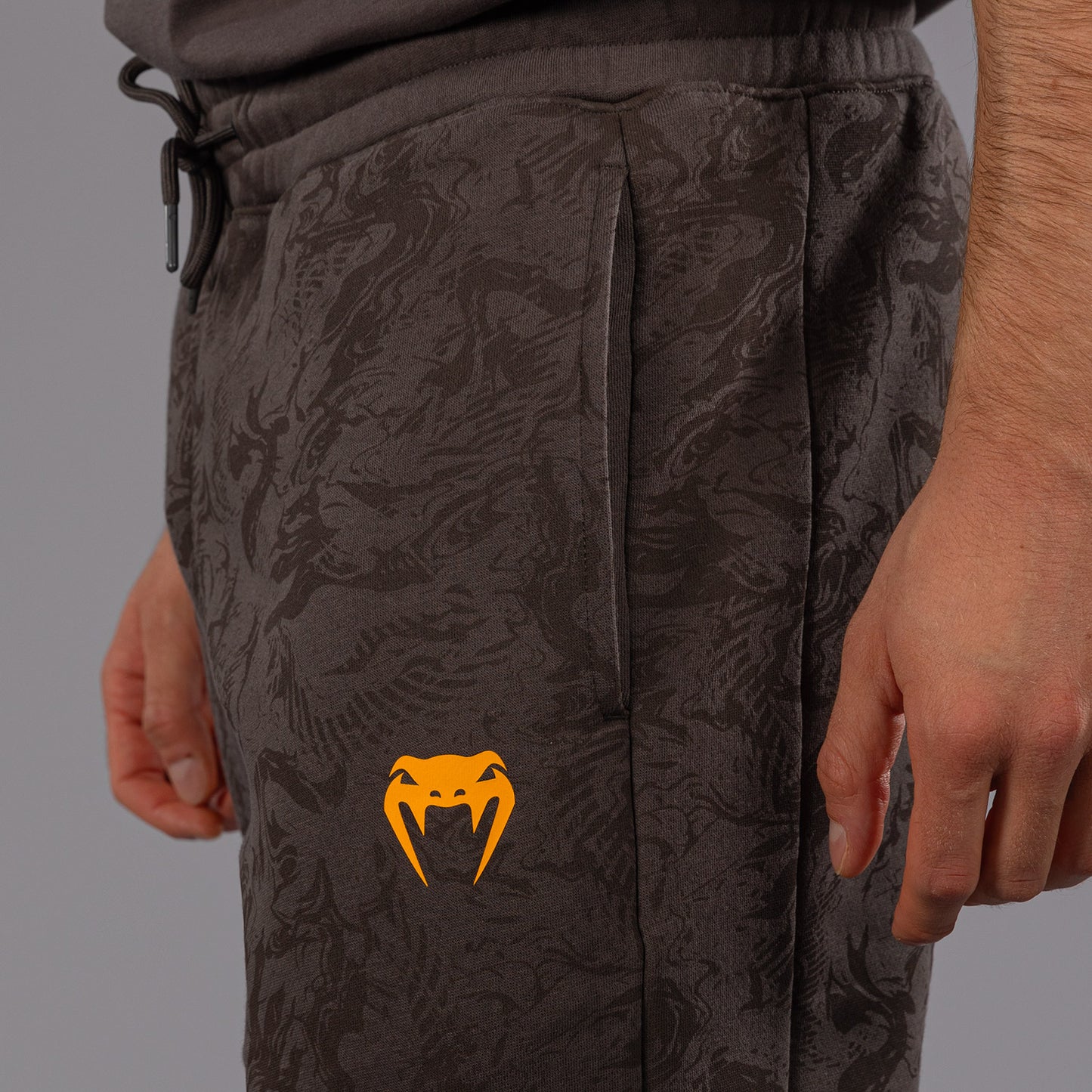 UFC Fusion by Venum Fight Week Herren Baumwollhose - Erdiges Braun