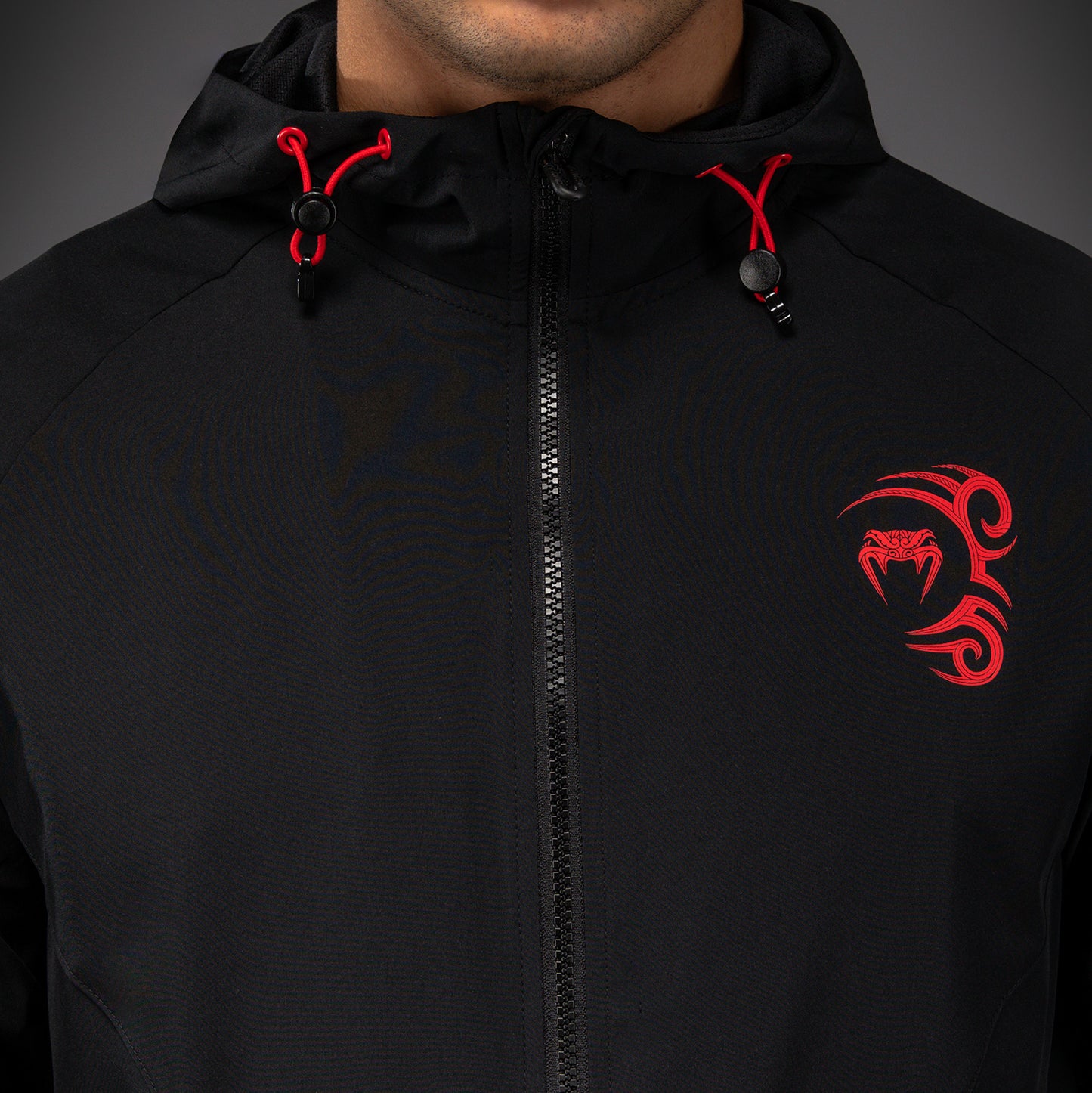 Venum x Mike Tyson Tiger Trackjacke - Tiefes Tiefschwarz/Intensives Rot