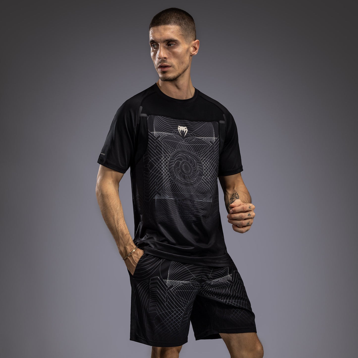 Venum G-Fit Air Herren Dry-Tech T-Shirt - Tiefschwarz/Wüstensand