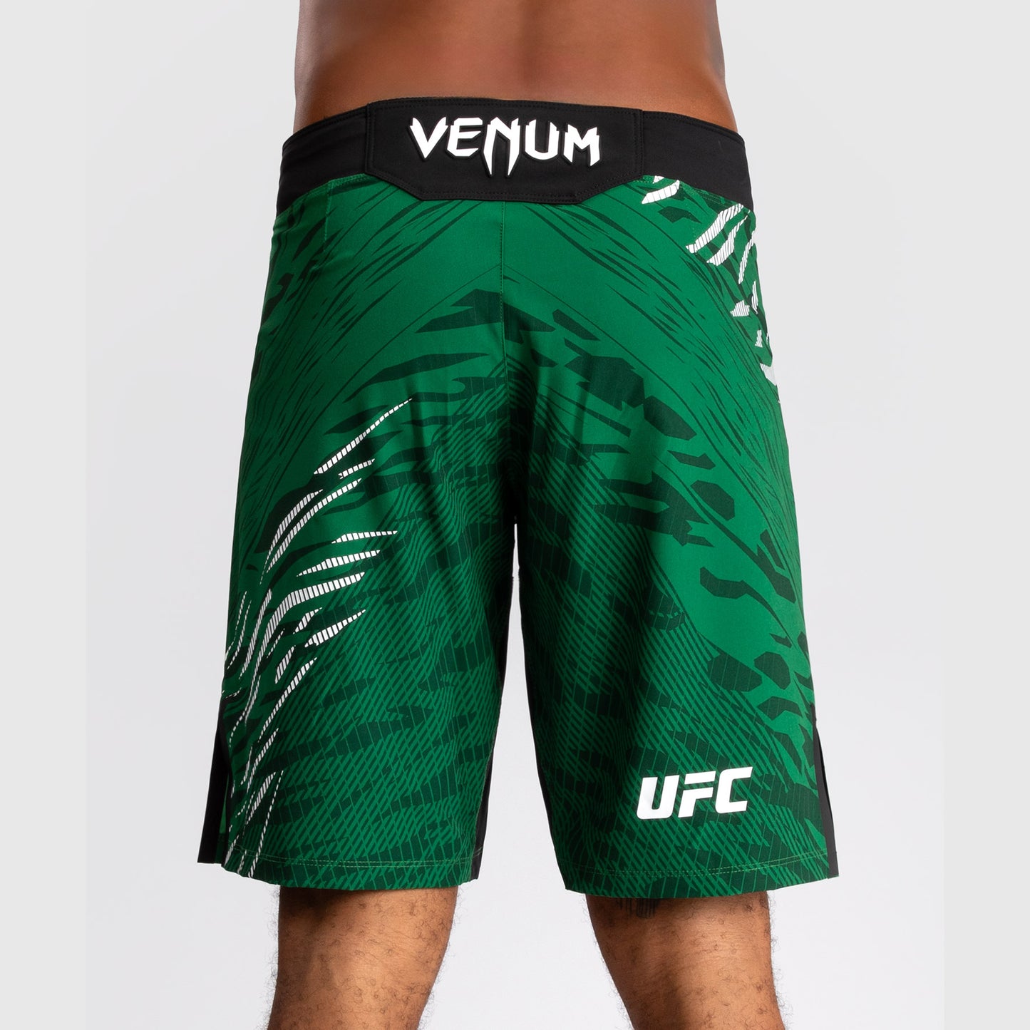 UFC Fusion by Venum Personalized Authentic Fight Night Herren Fight Short - Long Fit - Grün