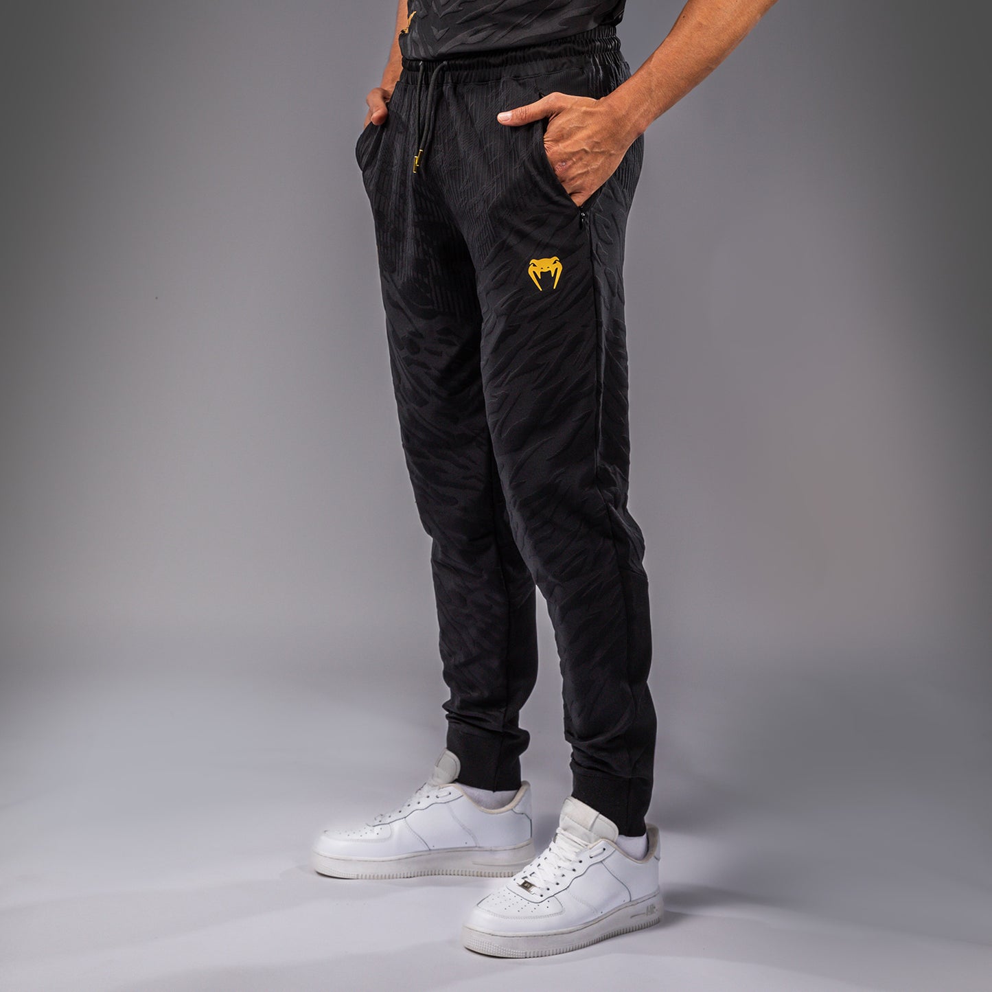 UFC Fusion by Venum Authentic Fight Night Herren Walkout Hose - Champion