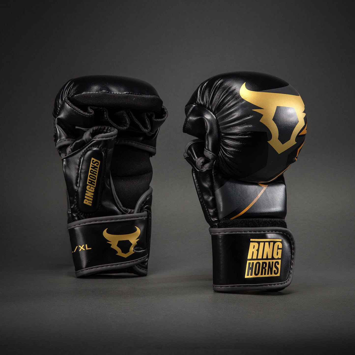 Ringhorns Charger by Venum MMA-Sparringhandschuhe - Schwarz/Gold