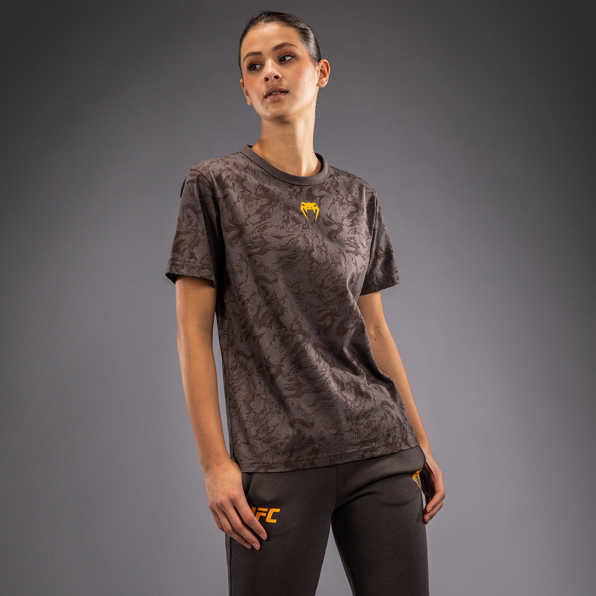 UFC Fusion by Venum Fight Week Damen Kurzarm Baumwoll T-Shirt - Erdiges Braun