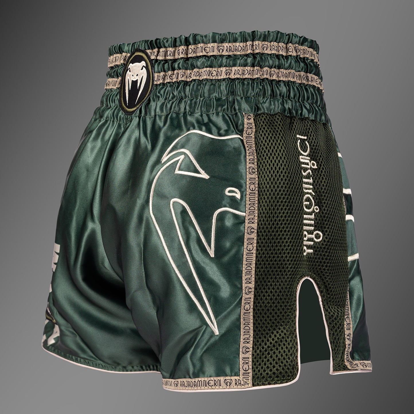 Venum x Rajadamnern Muay Thai Shorts - Militärgrün