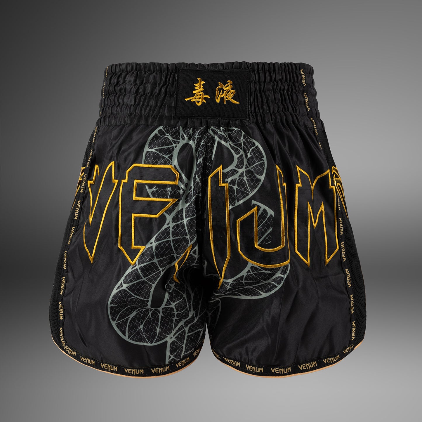 Venum Serpenti Muay Thai Shorts – Schwarz/Silber/Gold