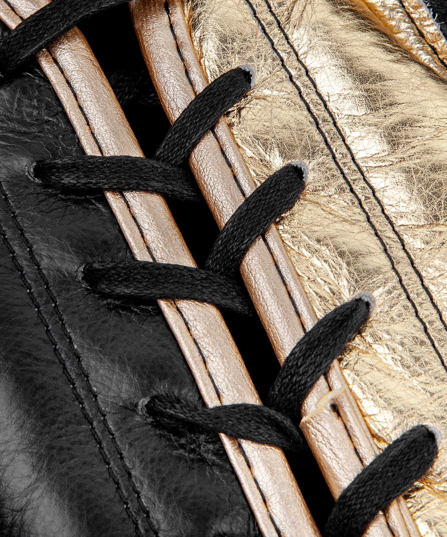 Venum Giant 2.0 professionelle Boxhandschuhe - MIT SCHNÜRUNG - Schwarz/Gold