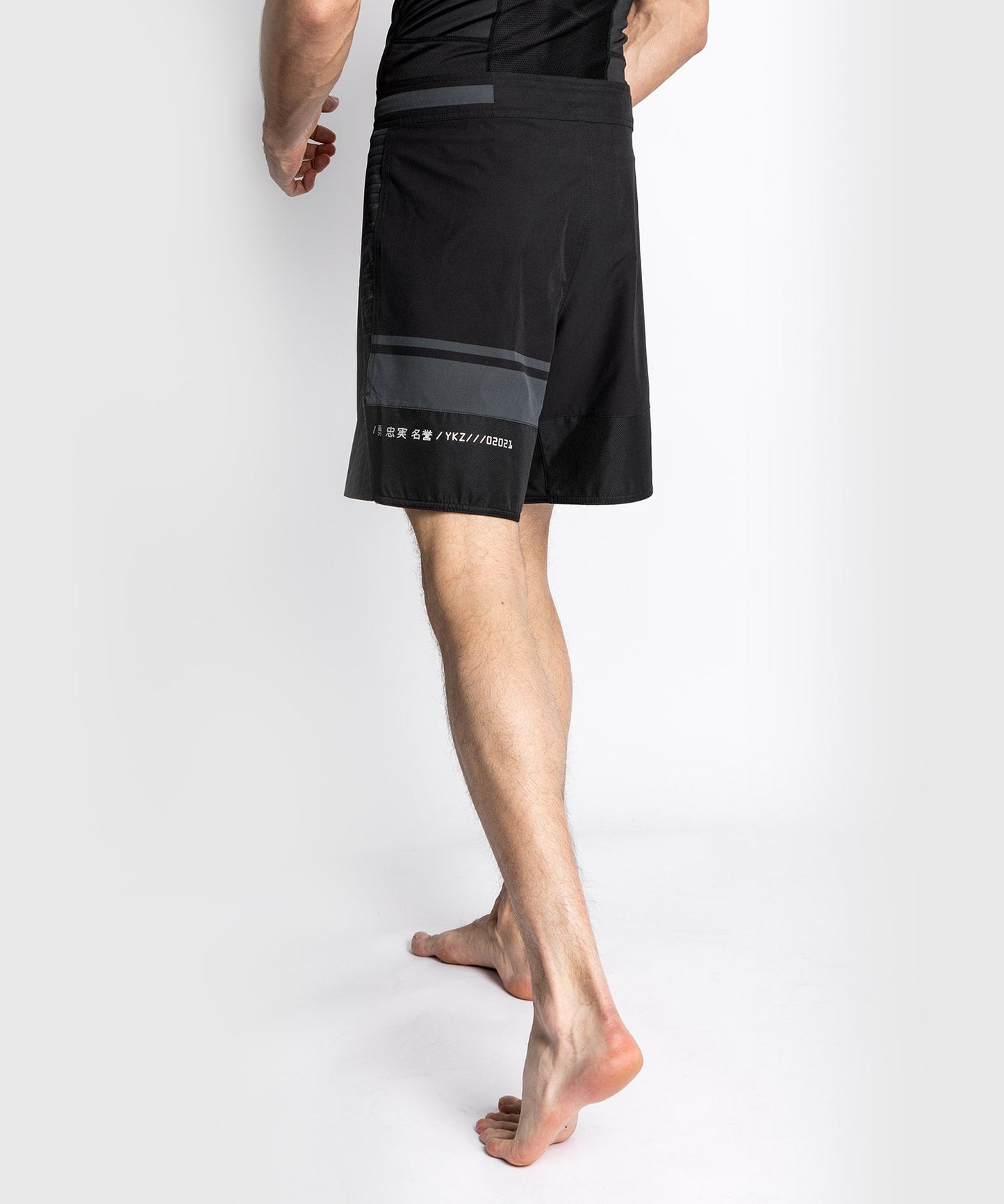 Venum YKZ21 Fightshort – Schwarz/Schwarz