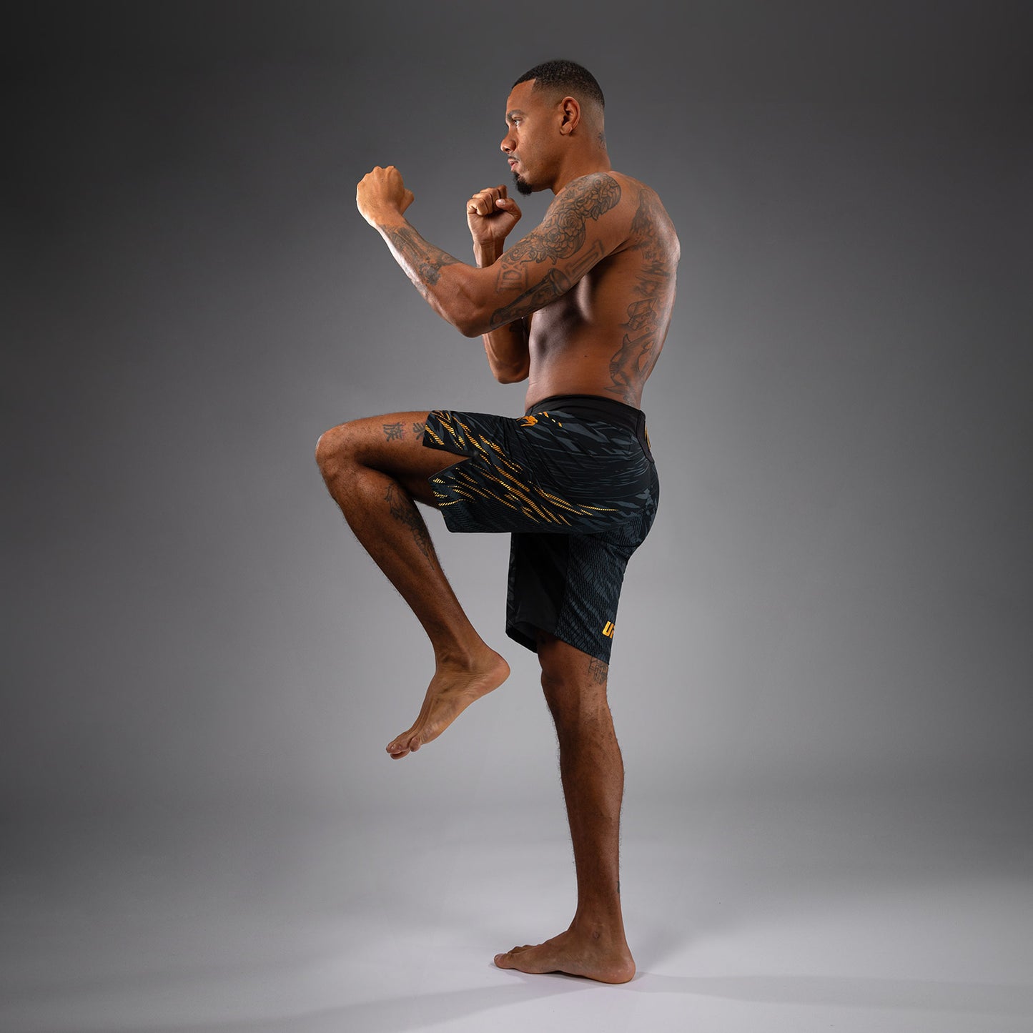 UFC Fusion by Venum Authentic Fight Night Herren Fight Short - Long Fit - Champion