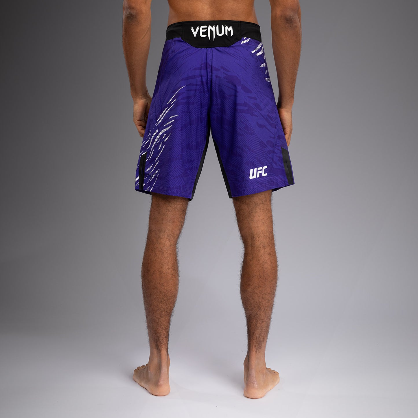 UFC Fusion by Venum Authentic Fight Night Herren Fight Short -Lange Passform - lila