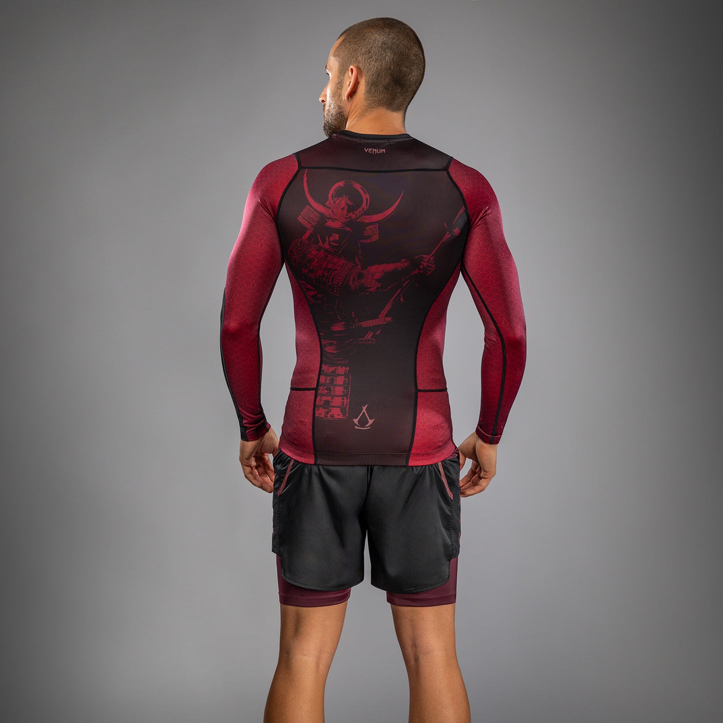 Venum x Assassin’s Creed Shadows Herren Langarm Rashguard - Burgunder/Schwarz