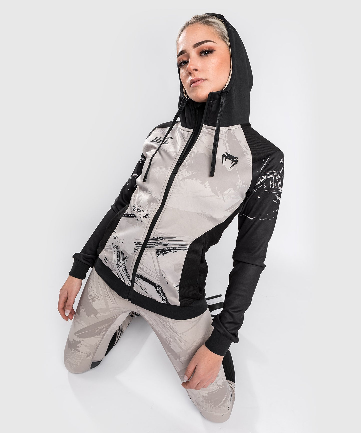 UFC Venum Authentic Fight Week 2.0 Zipped Sweatshirt – Für Frauen  – Sand