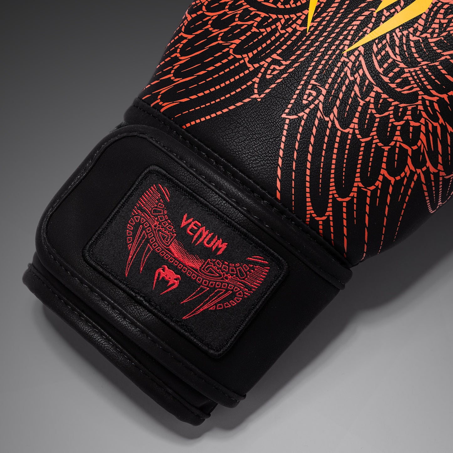 Venum Quetzal Fury Boxhandschuhe - Schwarz/Fury Rot/Tangerine