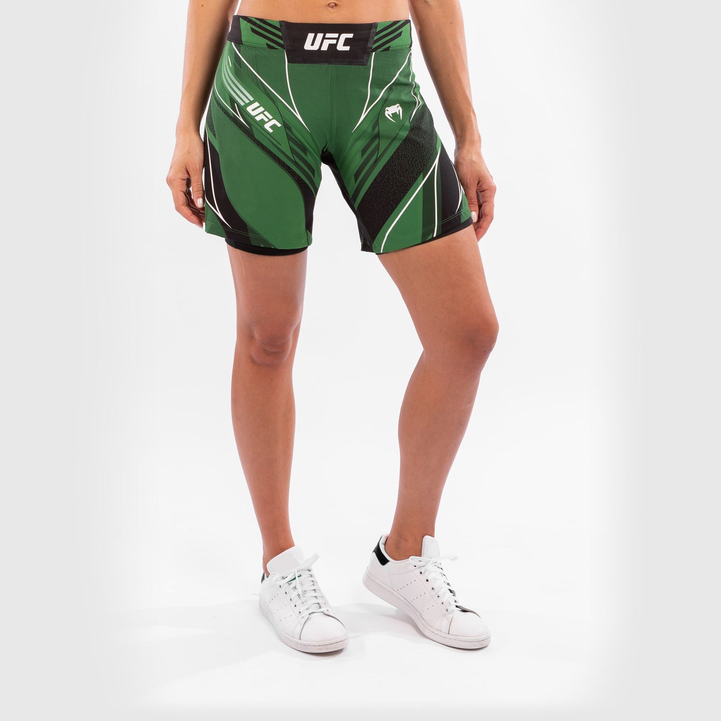 UFC Venum Authentic Fight Night Damen Shorts - Long Fit - Grün
