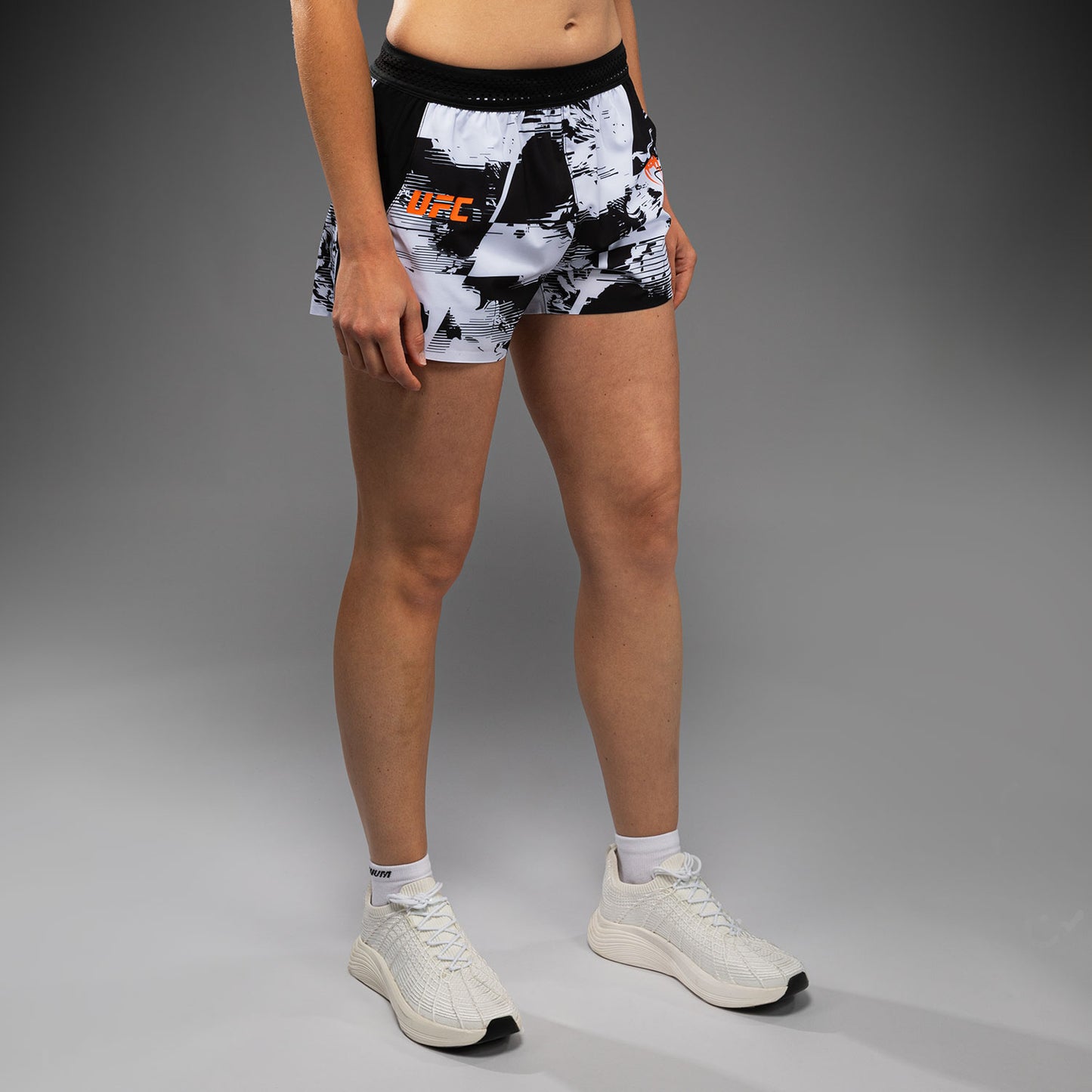 Venum UFC Zenith Authentic Fight Week Damen-Performance-Shorts – Weiß