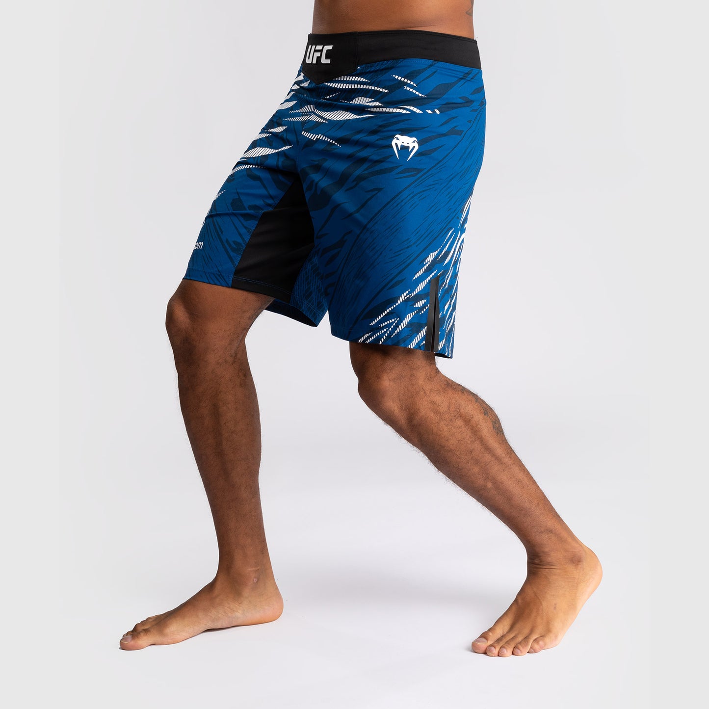 UFC Fusion by Venum Personalized Authentic Fight Night Herren Fight Short - Long Fit - Blau
