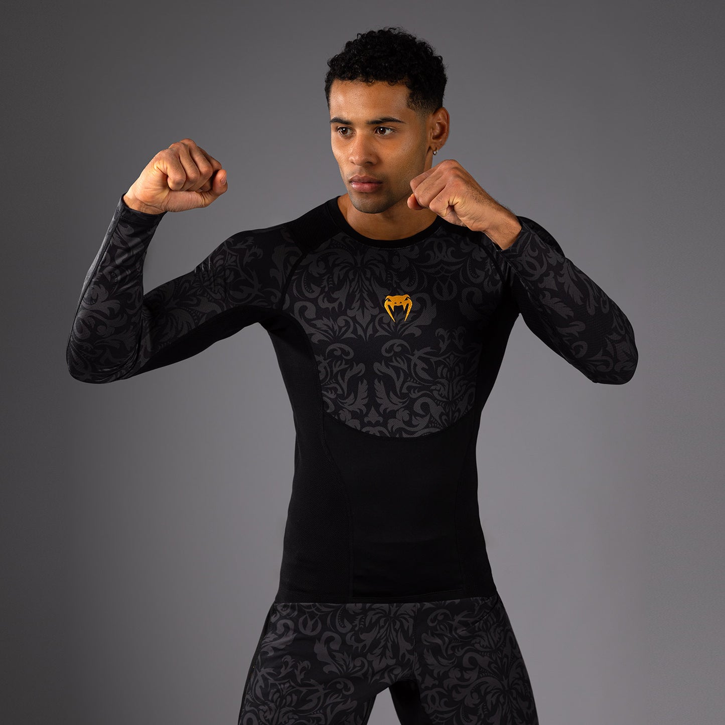 Venum x Topuria Unmatched Edition Langarm Rashguard - Schwarz/Gold