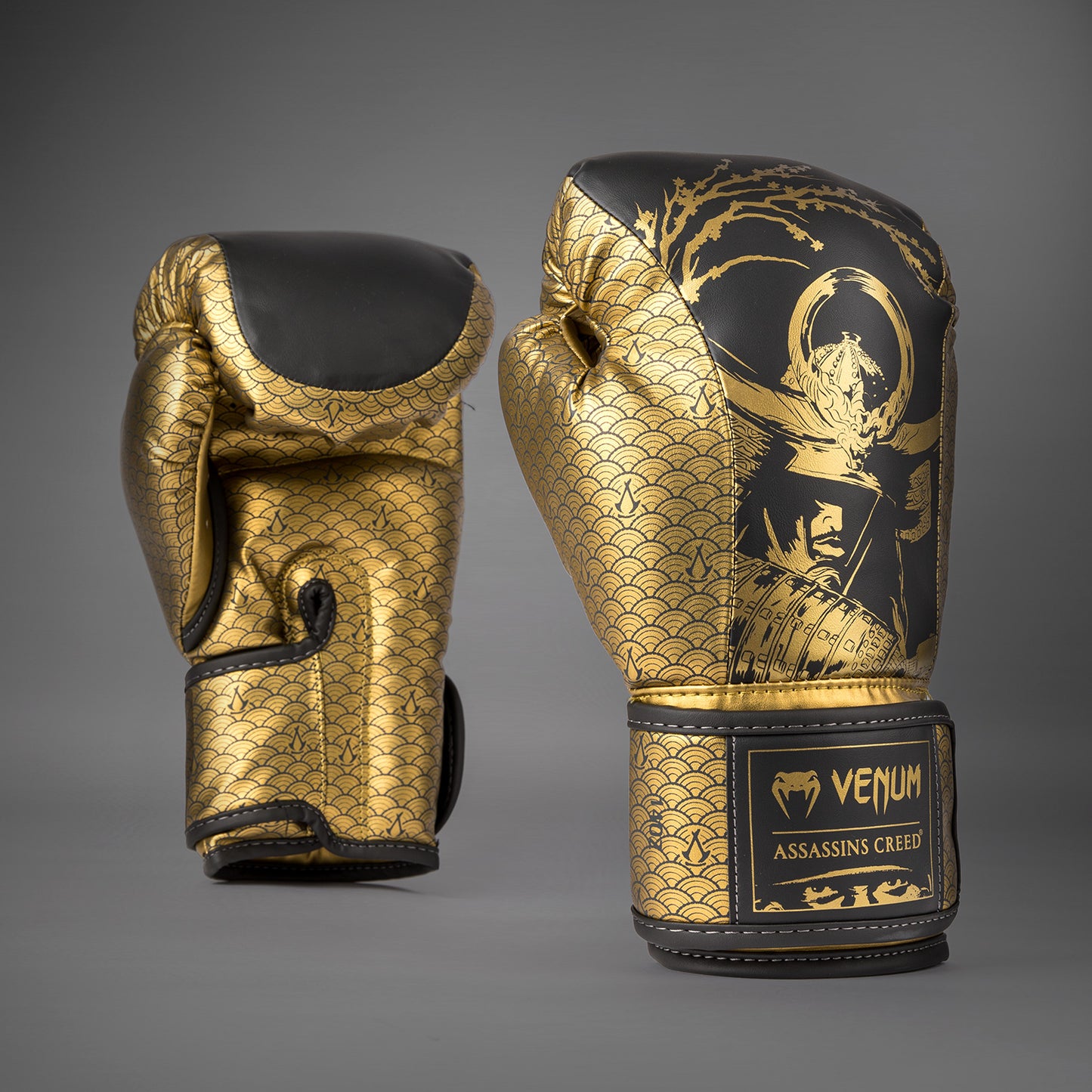 Venum x Assassin’s Creed Shadows Boxhandschuhe - Schwarz/Gold