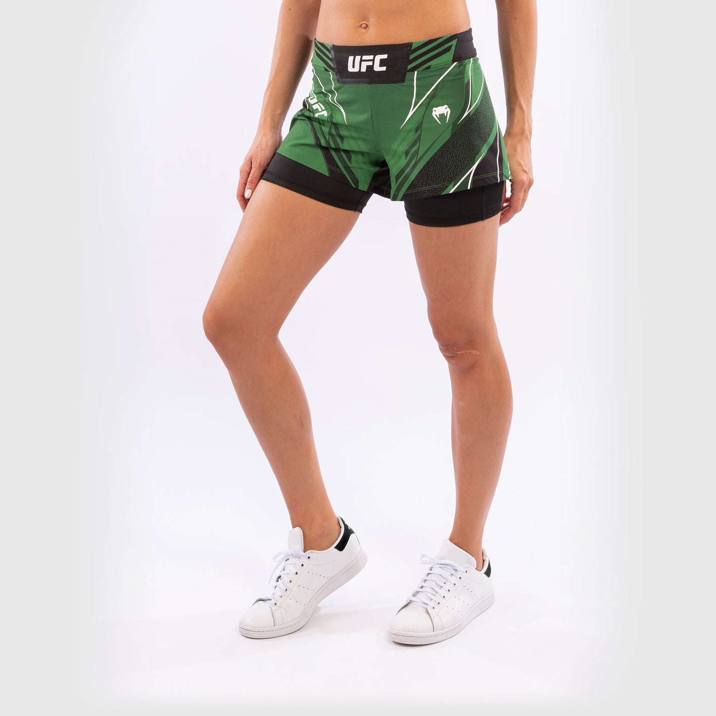 UFC Venum Authentic Fight Night Damen Shorts - Short Fit - Grün