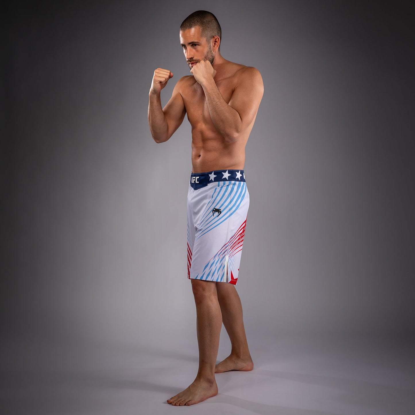 Official UFC Freedom 250 by Venum Personalisiert Authentic Fight Night Fight Shorts im Long Fit für Herren - Weiß