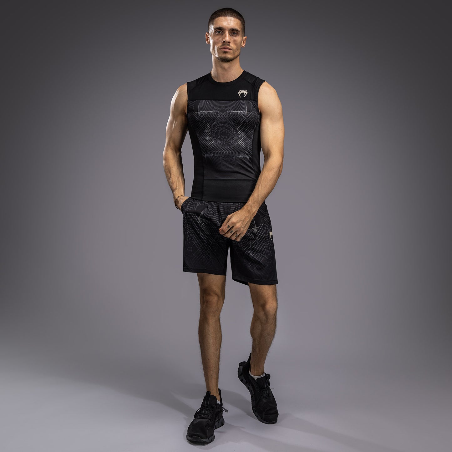 Venum G-Fit Air Herren Ärmelloses Rashguard - Tiefschwarz/Wüstensand