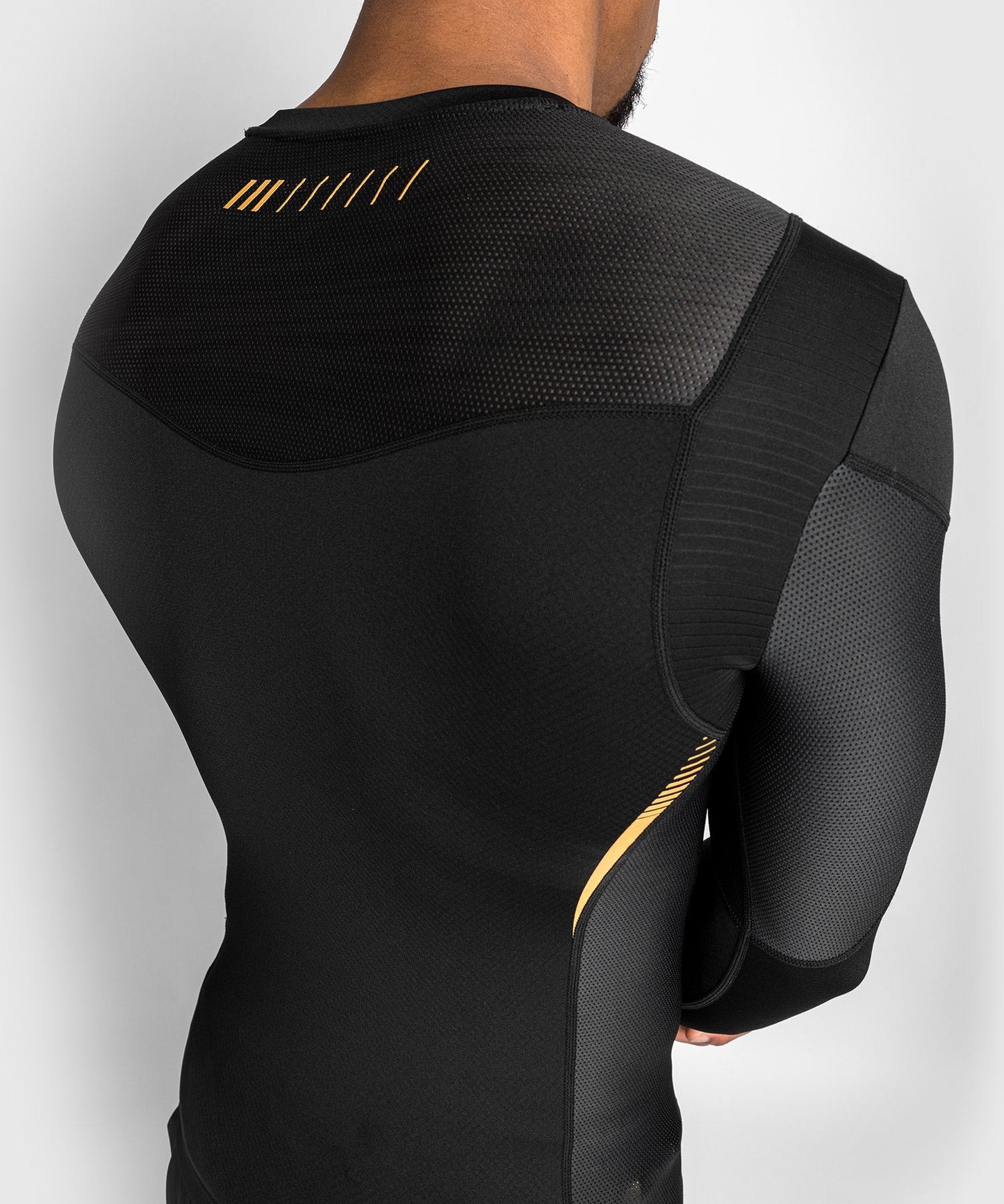 Venum Tempest 2.0 Kompressionsshirt (Langarm)  : Schwarz / Gold