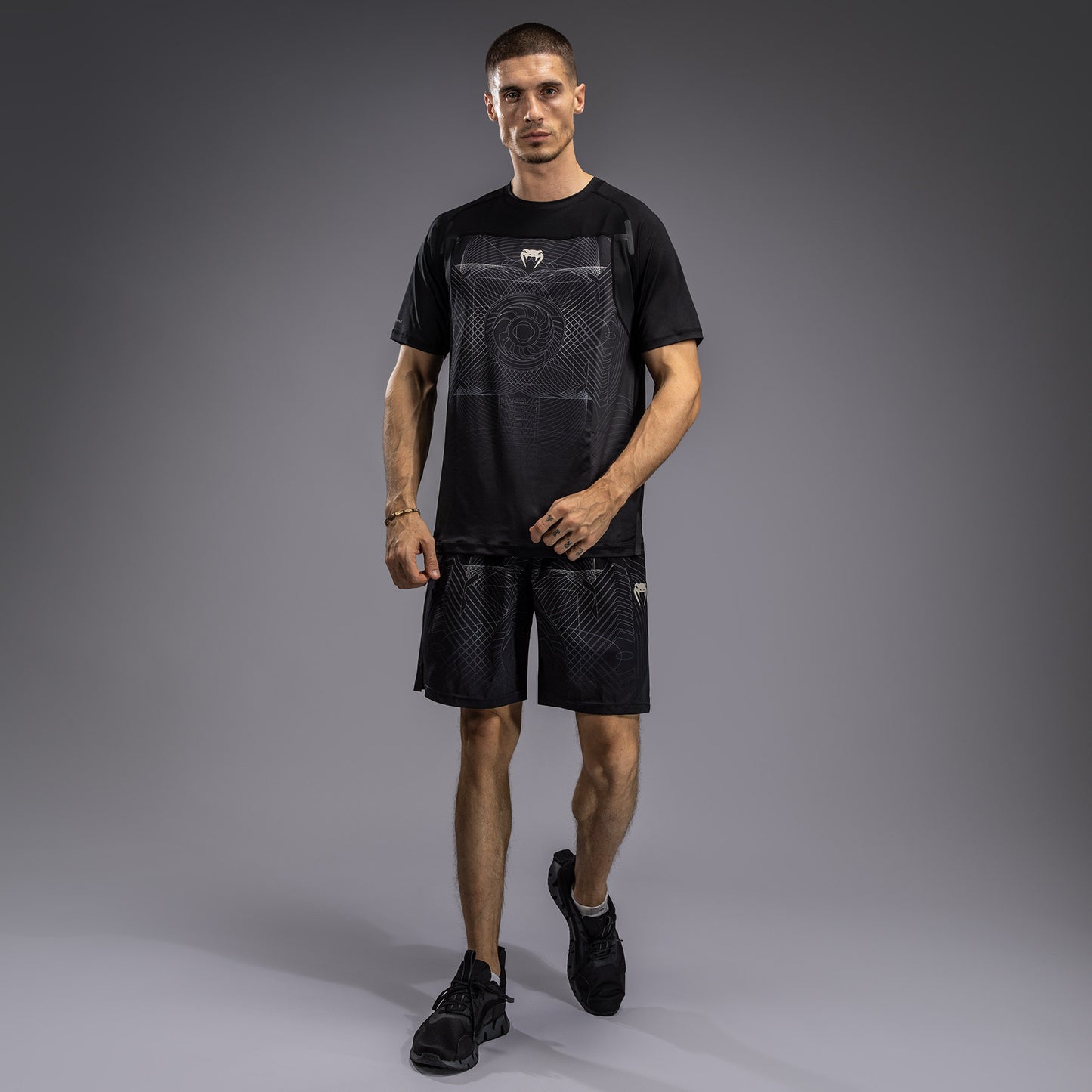 Venum G-Fit Air Herren Dry-Tech T-Shirt - Tiefschwarz/Wüstensand