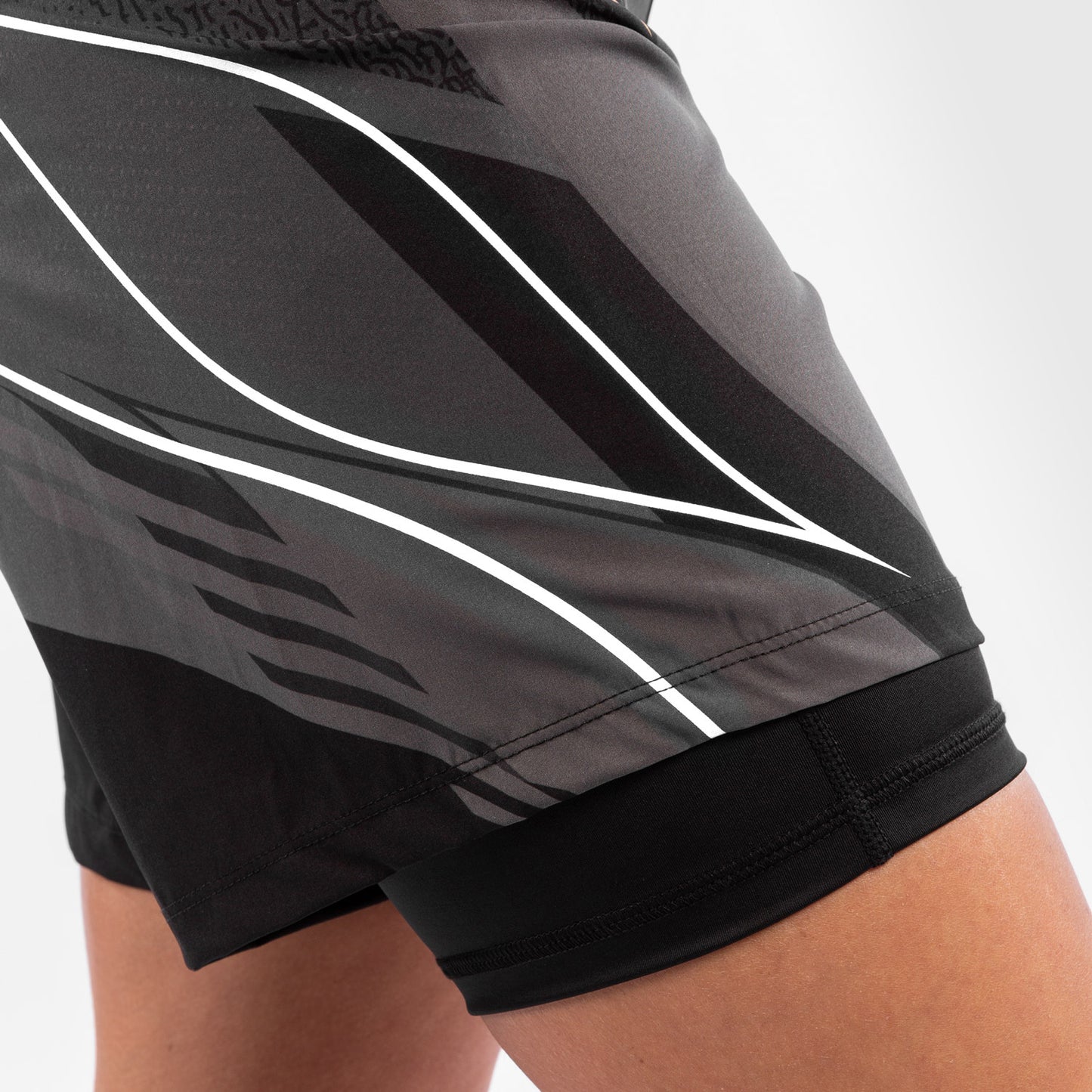 UFC Venum Authentic Fight Night Damen Shorts - Long Fit - Schwarz