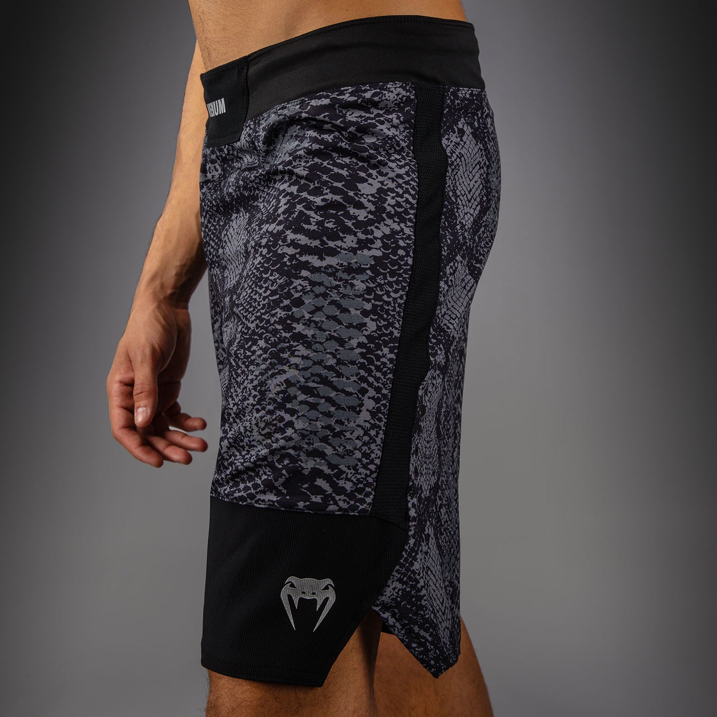 Venum G-Fit Scales Fightshorts – Schwarz/Anthrazitgrau