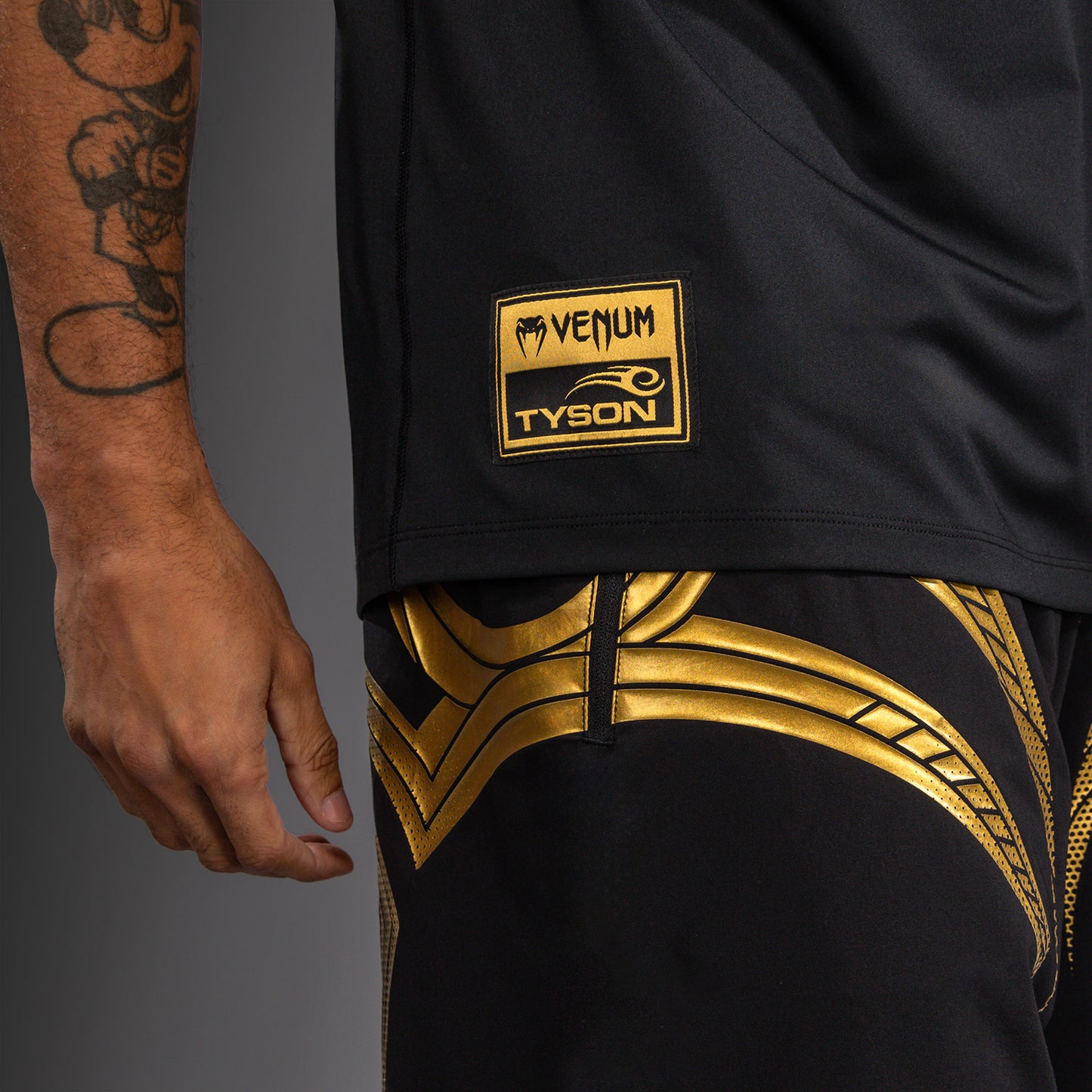 Venum x Mike Tyson Tiger Dry-Tech-T-Shirt - Schwarz/Gold