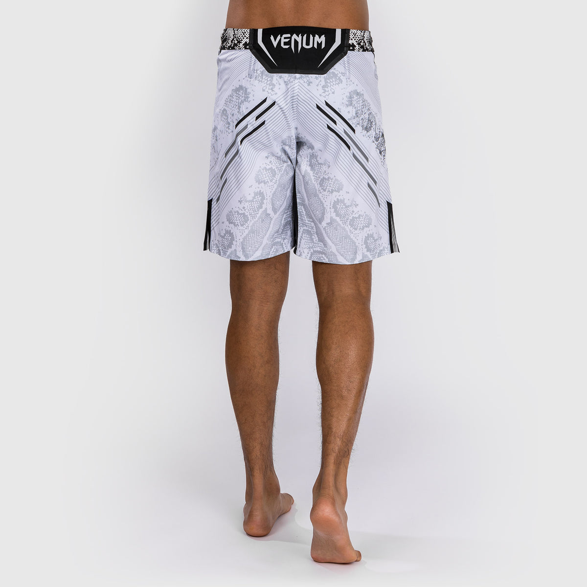 UFC Adrenaline by Venum Personalisierte Authentic Fight Night Herren-Kampfshorts - Lange Passform - Weiß