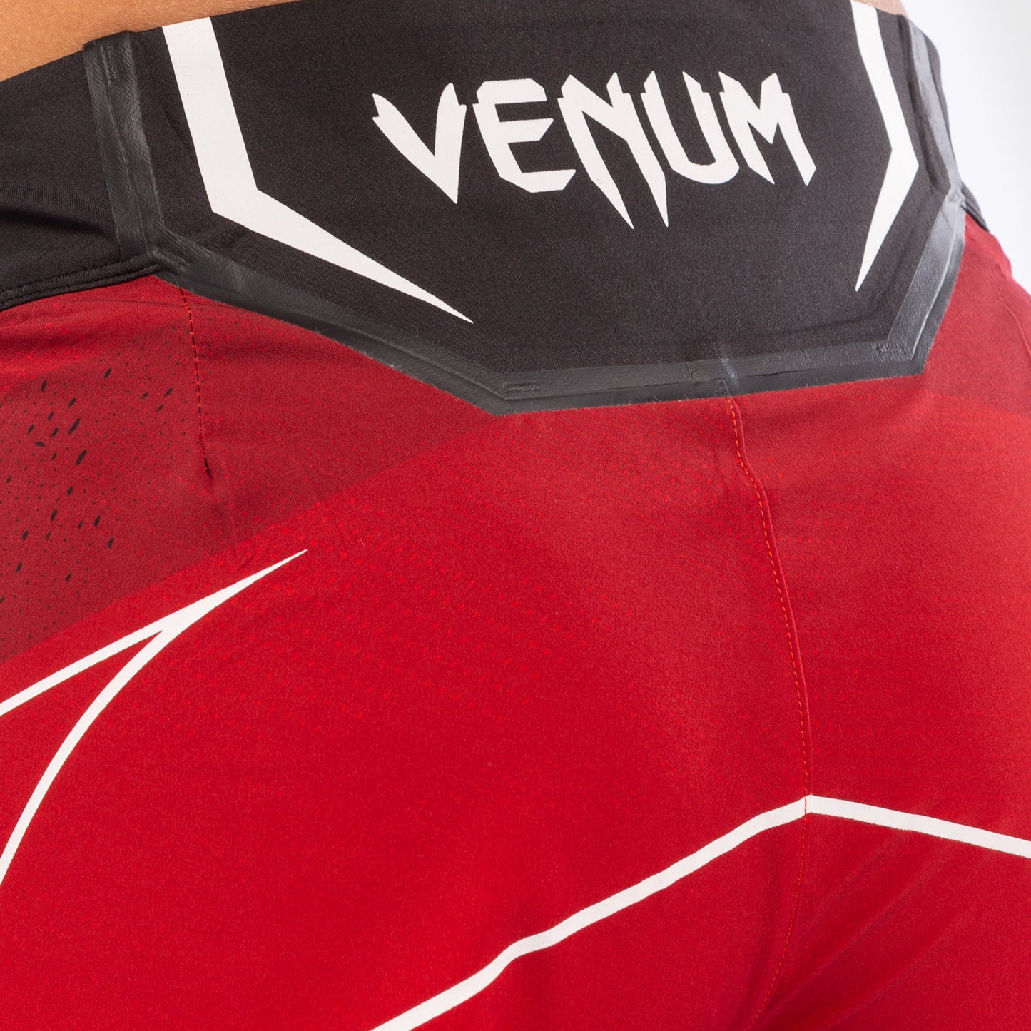 UFC Venum Authentic Fight Night Damen Shorts - Short Fit - Rot