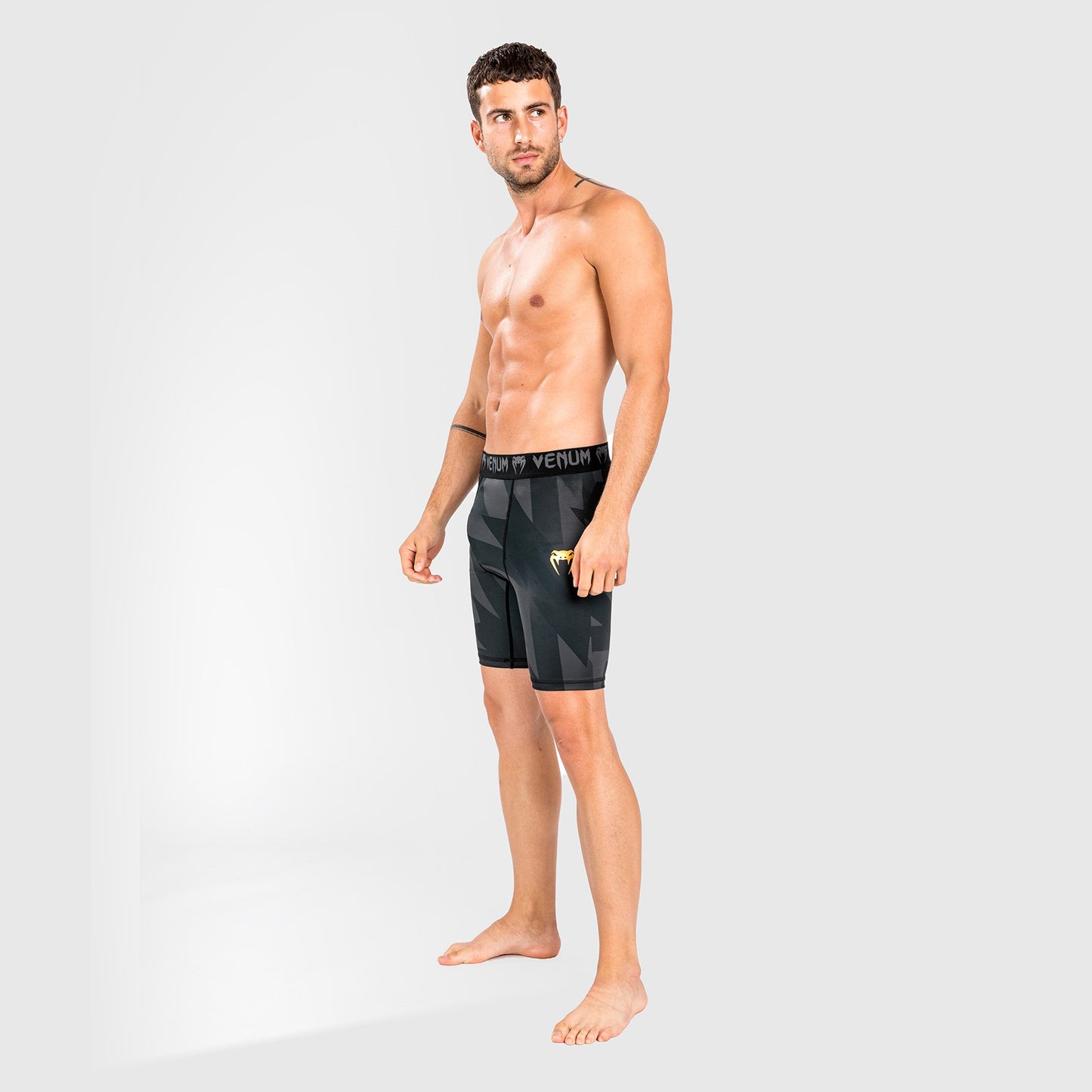 Vale Tudo Venum Razor Shorts - Schwarz/Gold