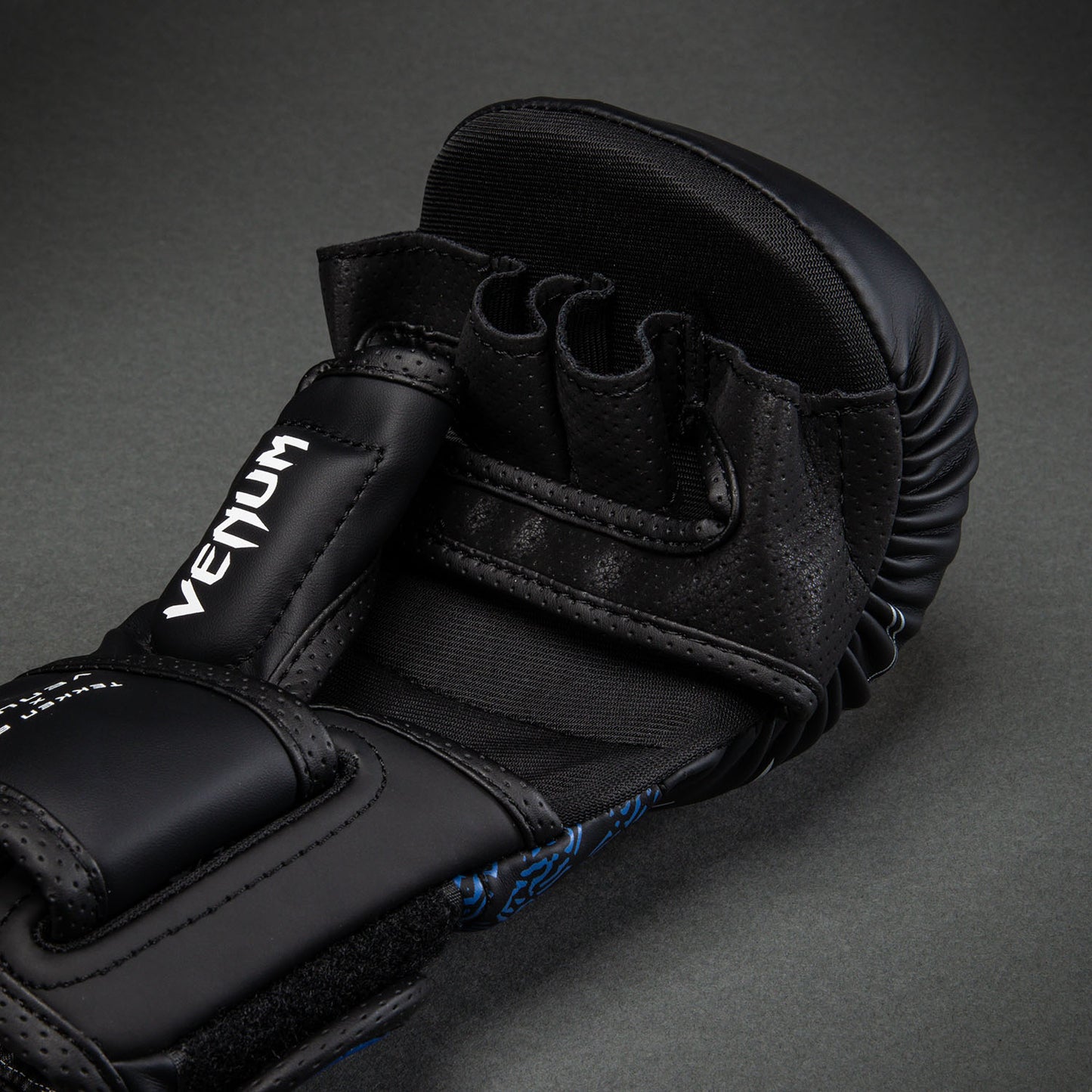 Venum x TEKKEN 8 Sparring Handschuhe - King - Schwarz/Gelb
