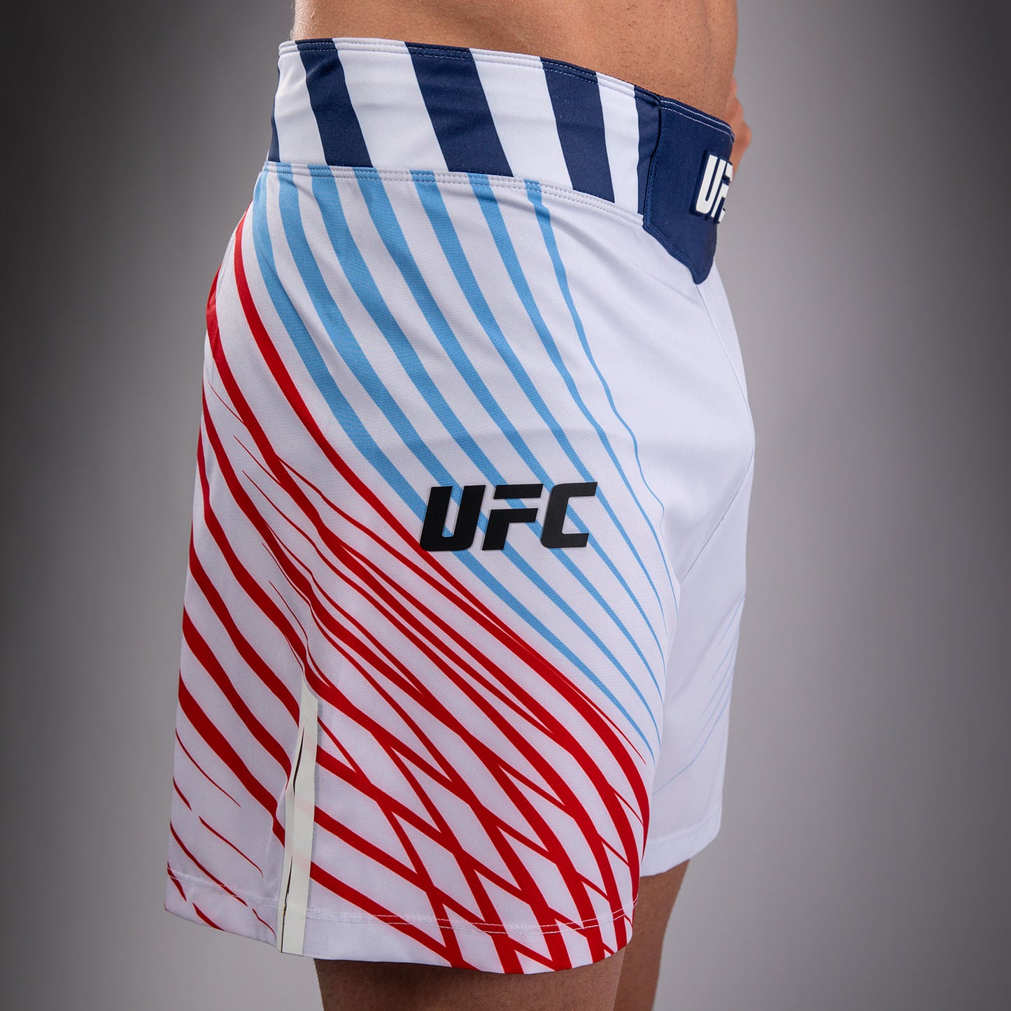 Official UFC Freedom 250 by Venum Personalisiert Authentic Fight Night Fight Shorts im Short Fit für Herren - Weiß