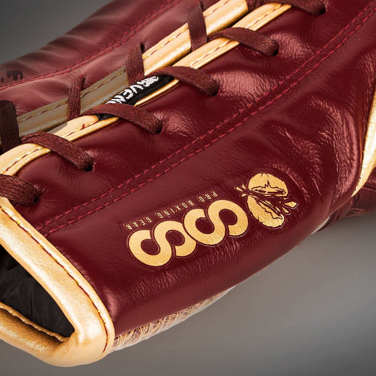Venum Coco Monogram Pro Boxhandschuhe  – Garnet Red