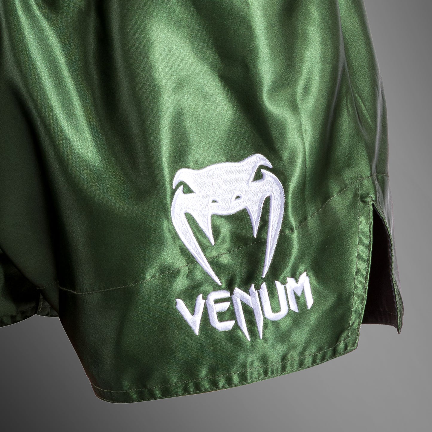 Venum Classic Muay Thaï Short Khaki/Weiß