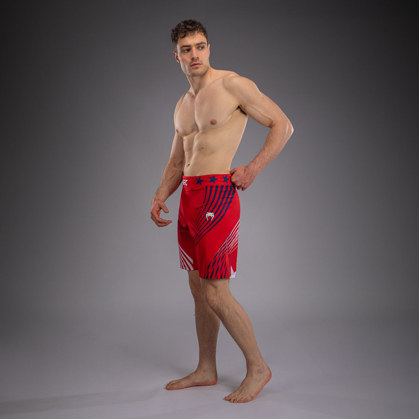 Official UFC Freedom 250 by Venum Authentic Fight Night Fight Shorts im Short Fit für Herren - Rot