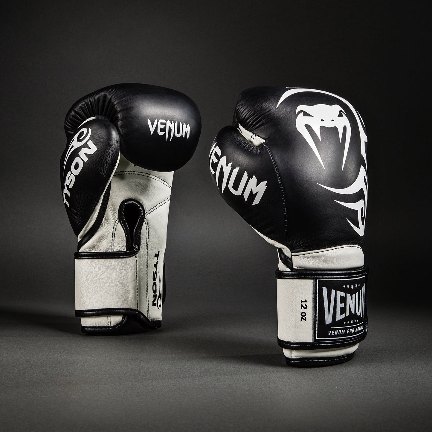 Venum Giant 2.0 Mike Tyson Pro Boxhandschuhe - Tiefschwarz/Optisch Weiß