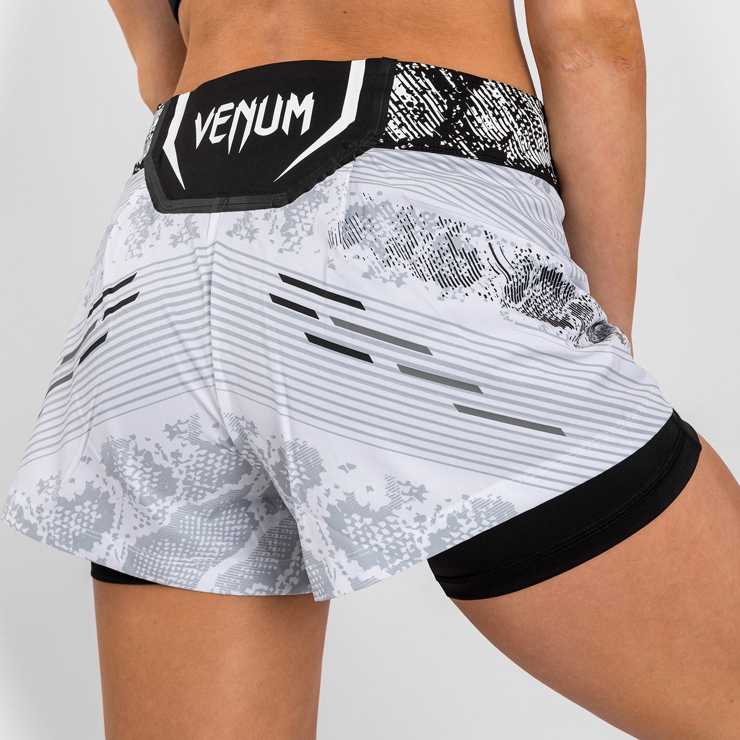 UFC Adrenaline by Venum Authentic Fight Night Kampfshorts für Frauen - Weiß