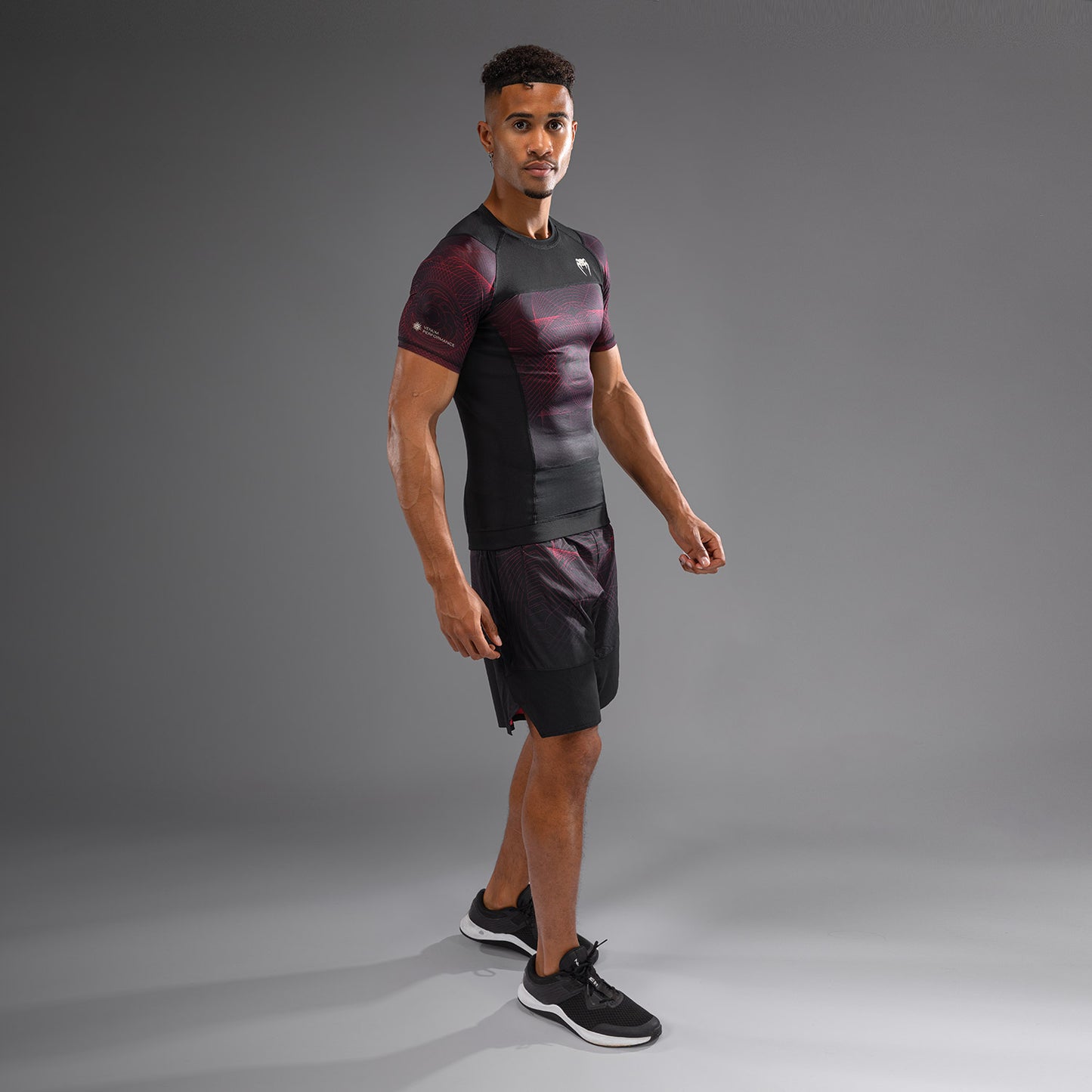 Venum G-Fit Air Herren Kurzarm Rashguard - Tiefschwarz/Feuerrot