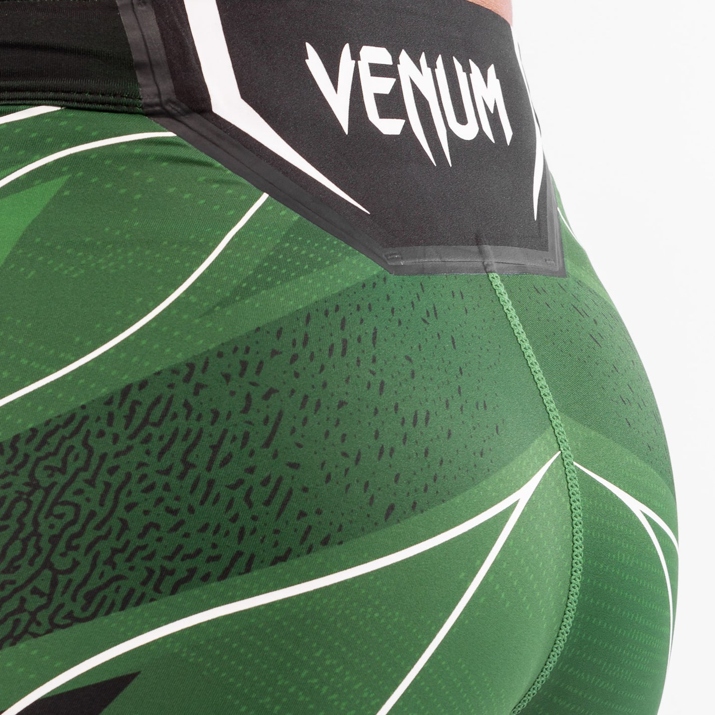 UFC Venum Authentic Fight Night Damen Vale Tudo Shorts - Short Fit - Grün