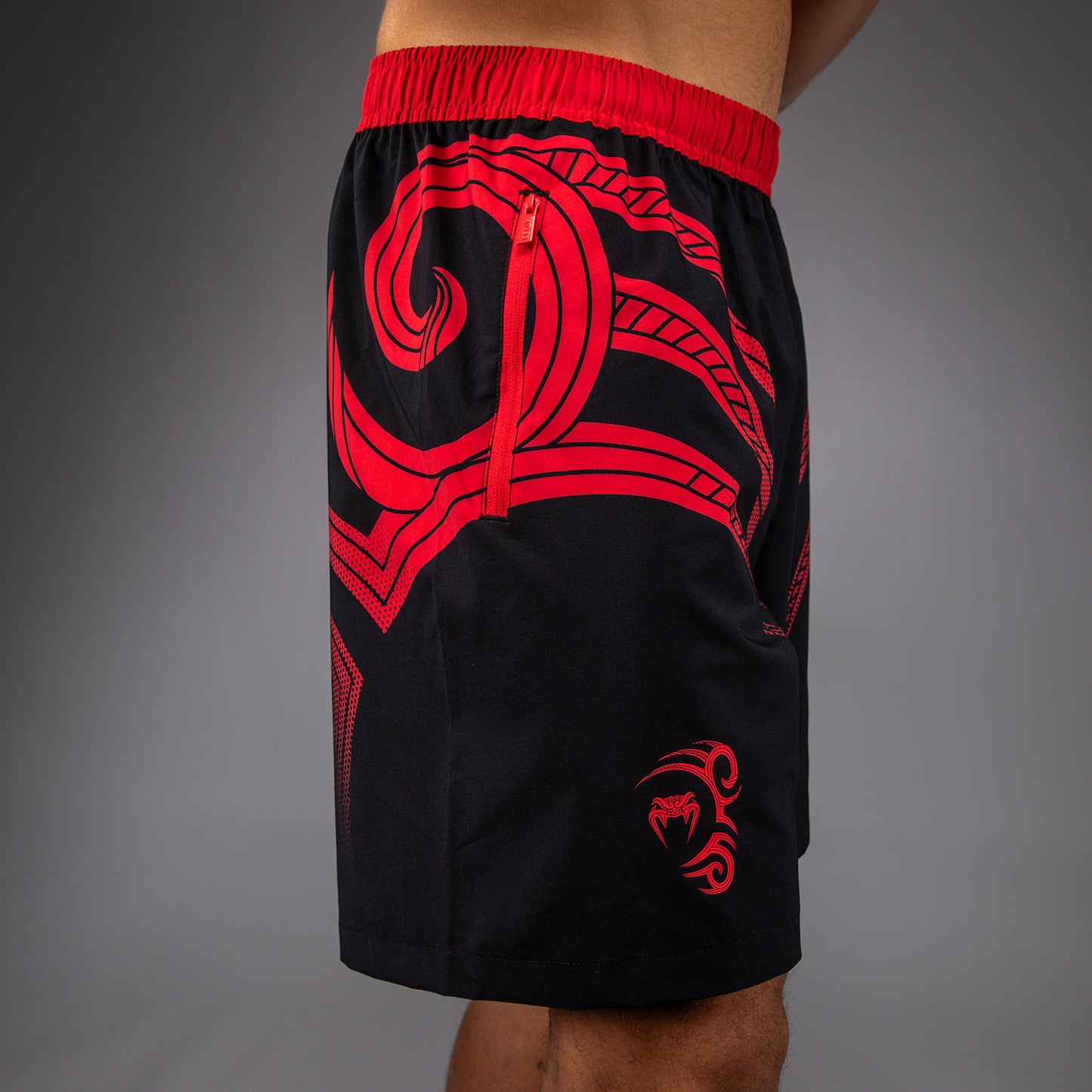 Venum x Mike Tyson Tiger Trainingsshorts - Tiefschwarz/Intensivrot