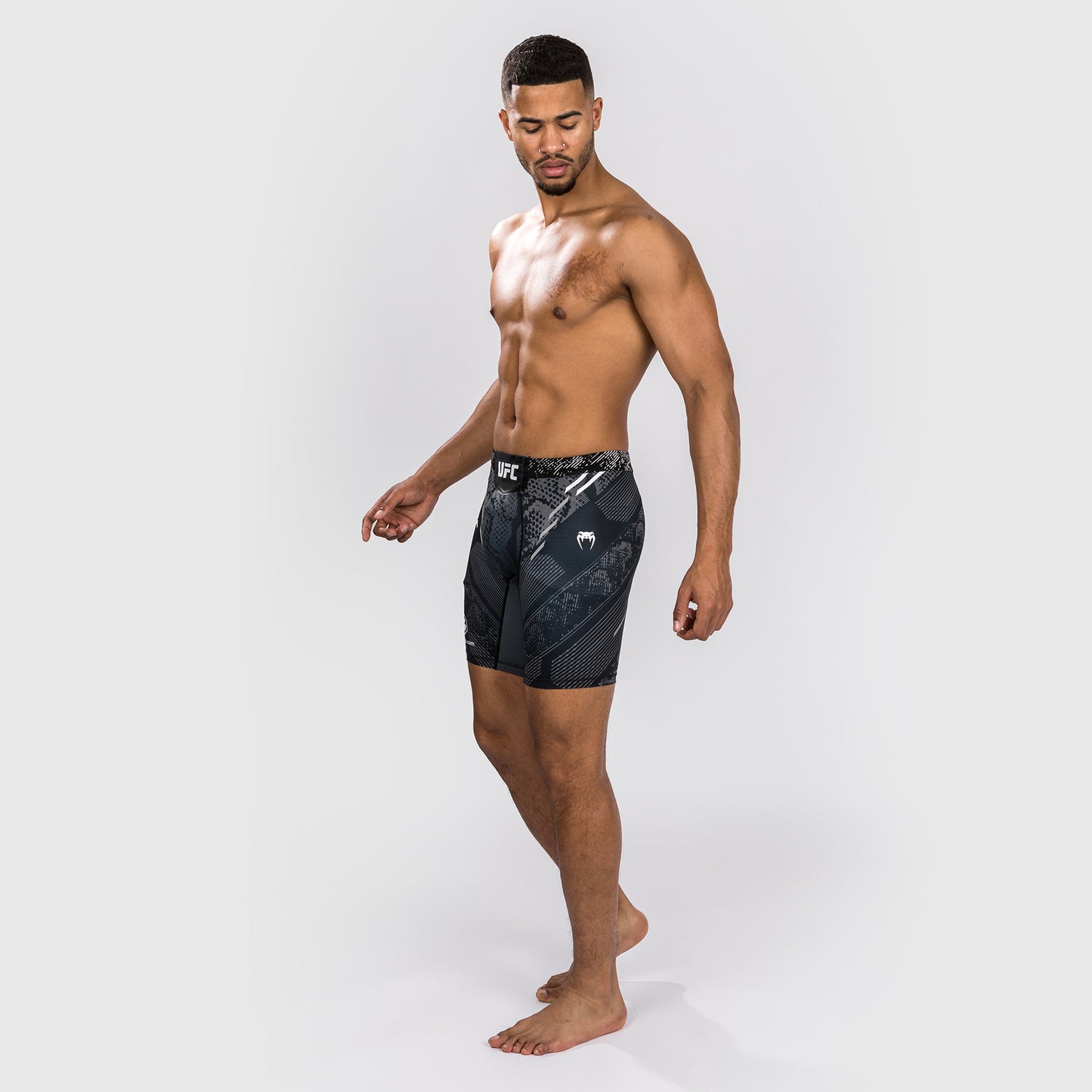 UFC Adrenaline by Venum Authentic Fight Night Short Vale Tudo für Männer - Schwarz