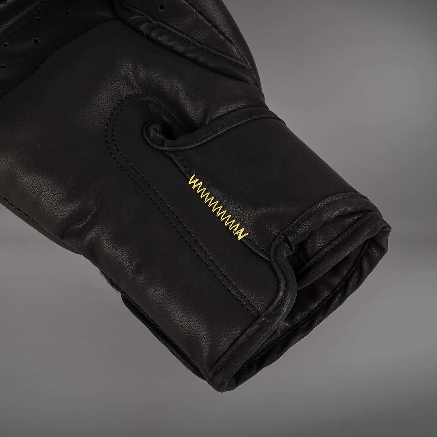 Venum Serpenti Boxhandschuhe – Schwarz/Silber/Gold