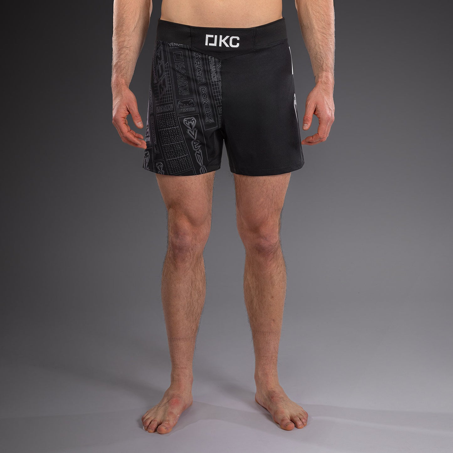 Karate Combat by Venum Fightshorts – Schwarz/Grau